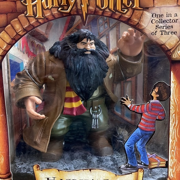 Harry Potter Collection Series- Hagrid’s Gift - Picture 2 of 8